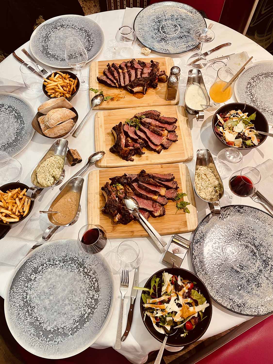 restaurant traditionnel juan les pins-restaurant festif vallauris-privatisation restaurant mougins-restaurant port antibes-restaurant musical mandelieu